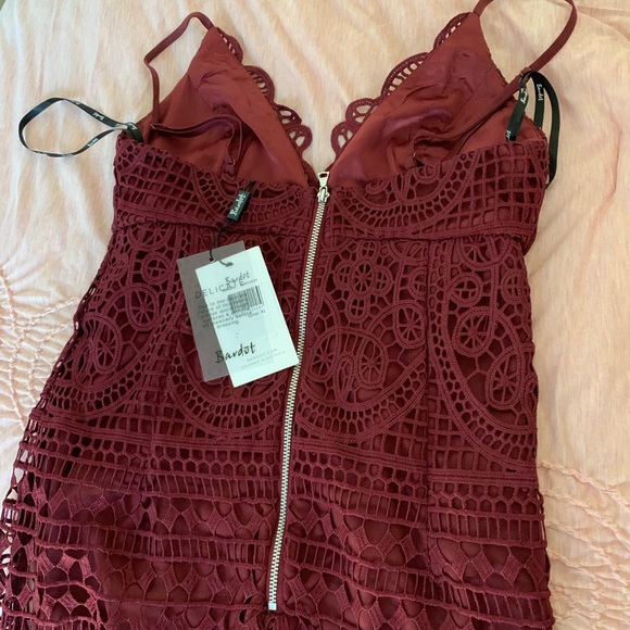 NWT Bardot Versailles dress burgundy xs crochet midi revolve laser cut - Picture 5 of 8